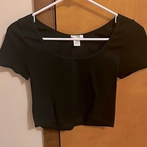 Bozzolo M/L crop top black. fits like a medium